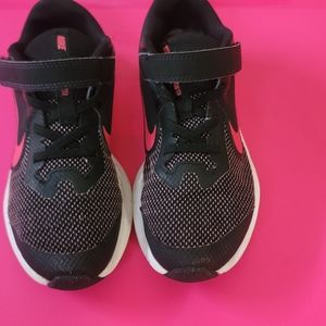 Nike sz 2 Y